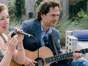 Gluren bij de Buren in de Hof